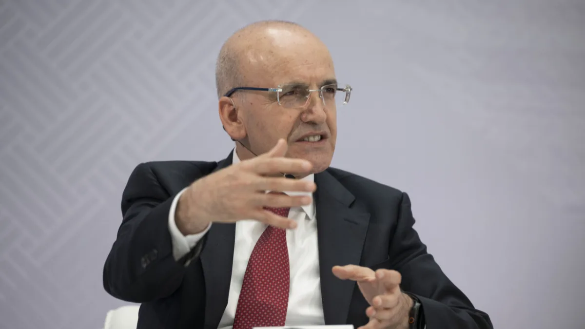 Bakan Şimşek, mali disiplini vurgulayarak dezenflasyon hedeflerini açıkladı