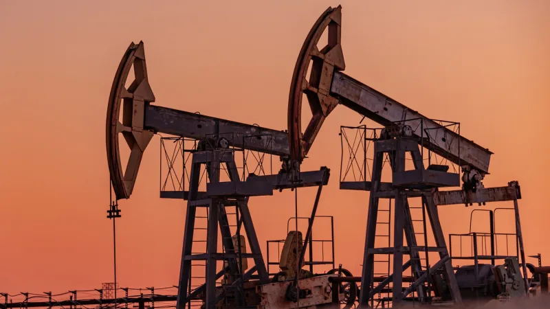 Suudi Arabistan'dan petrol fiyatlarında indirim: Arz baskısı artıyor
