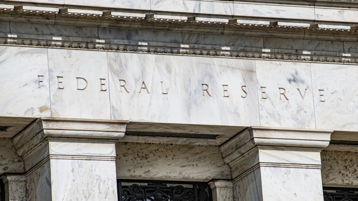 Fed, yüksek enflasyon uyarısıyla para politikasını gözden geçirebilir