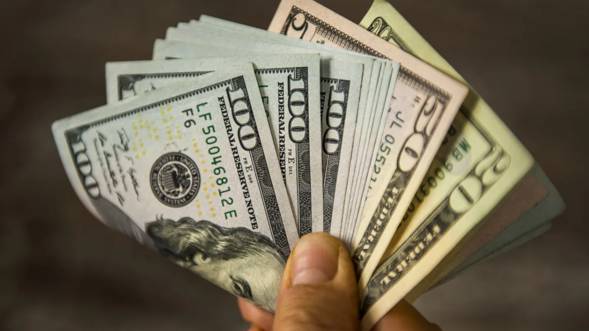 Dolar, ABD-İran gerginliğiyle güvenli liman olarak değerlendiriliyor