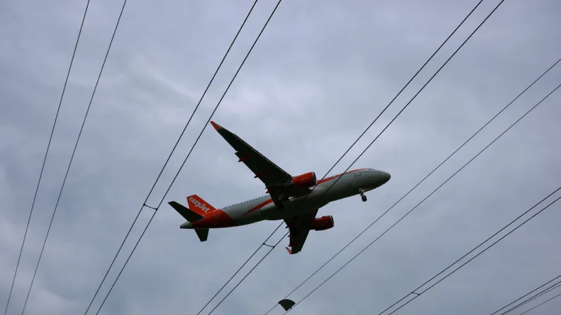 EasyJet'in hisseleri, satılma haberinin ardından yükselişe geçti