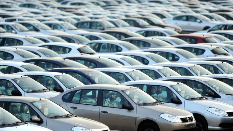 Mayıs'ta ticaret satış hacmi düştü, perakende satış yükseldi