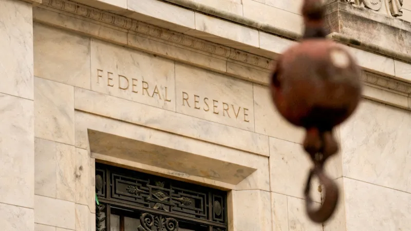 Fed tutanakları: Enflasyon riski ek faiz artışını gündeme getirebilir