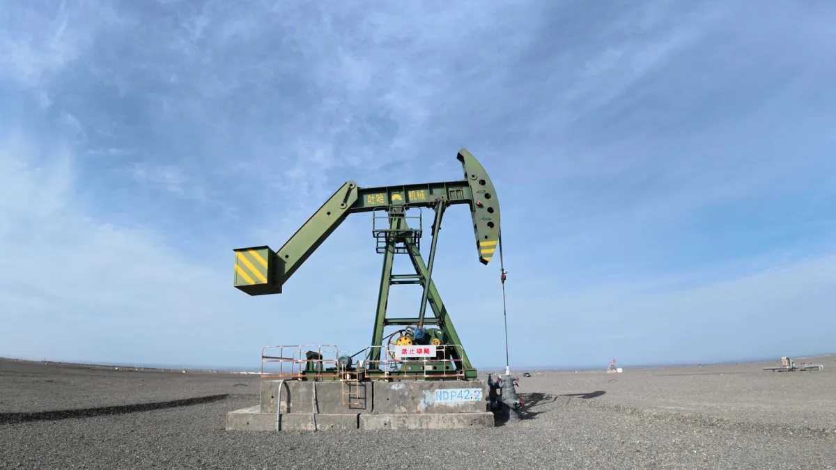 Petrol fiyatları jeopolitik risklerle altı haftanın zirvesine yükseldi
