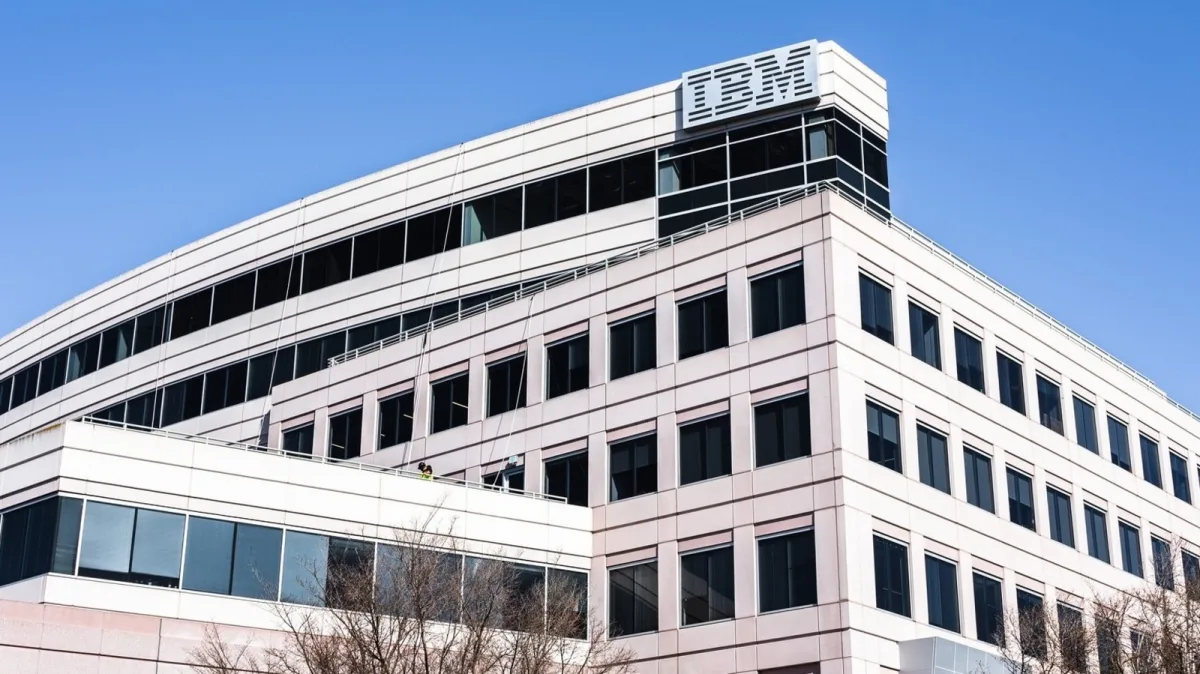 IBM Hisseleri Tarihinin En Sert Günlük Düşüşünü Gerçekleştirdi