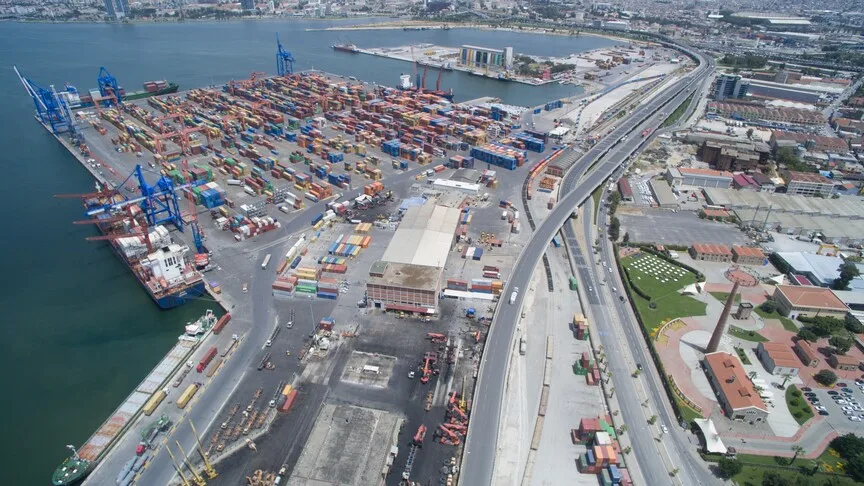 İzmir Limanı'nın Türkiye Varlık Fonu'na devri resmen tamamlandı